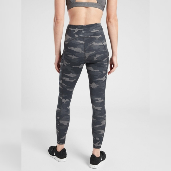 Athleta Ultimate Stash Pocket Camo 7/8 Tight, Heather Grey - Picture 4 of 16